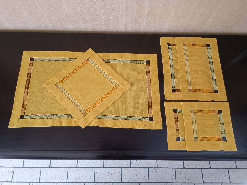 6 napperons assortis, Enlèvement