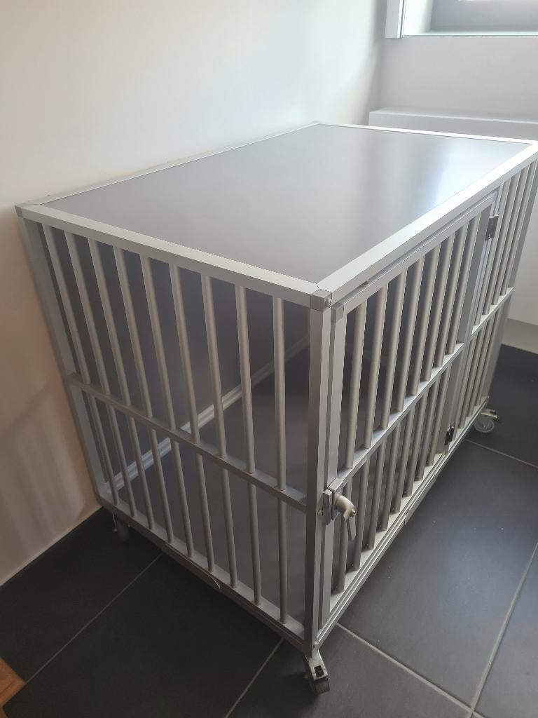 XL bench met stevig aluminium onderstel en antislip mat, Dieren en Toebehoren, Ophalen, Zo goed als nieuw