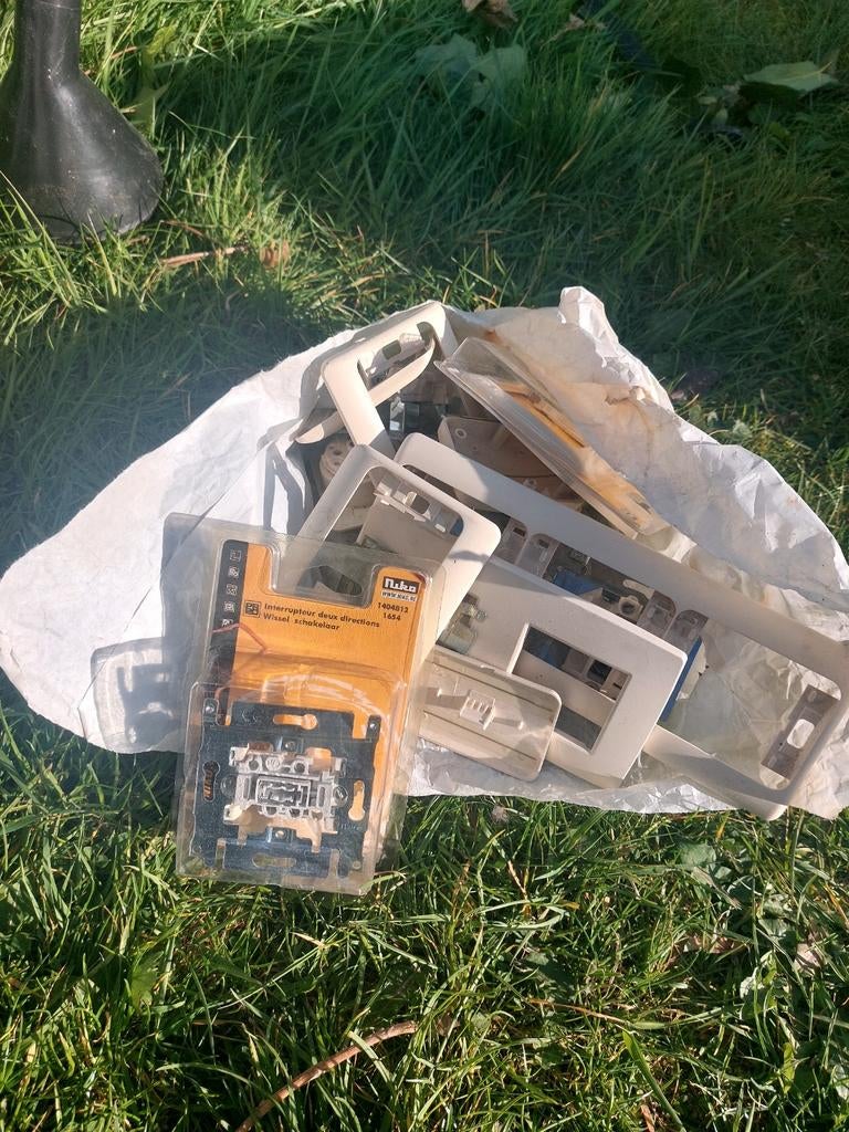 Afdekplaatjes schakelaars en toebehoren, Doe-het-zelf en Bouw, Ophalen, Schakelaar