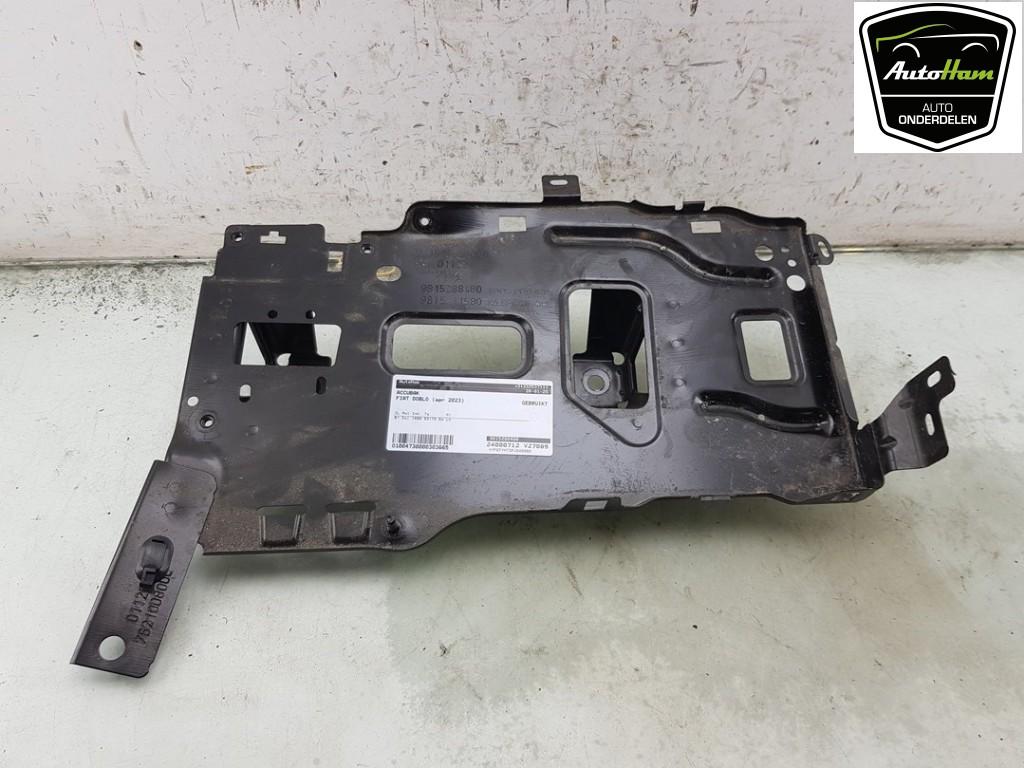 BAC A BATTERIE Fiat Doblo Cargo (|9815288480|9815411580|), Utilisé, Fiat