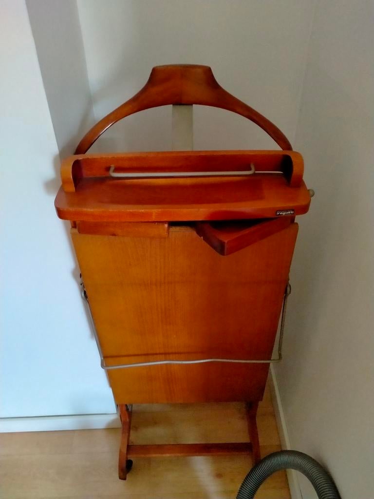 Hotel kleerhanger, Huis en Inrichting, Woonaccessoires | Krantenbakken en Lectuurbakken, Ophalen