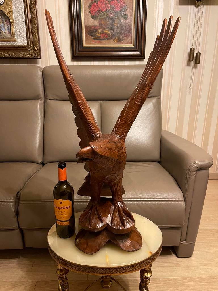 XL arend, met de hand uit één stuk notelaar gesneden, 78 cm, Enlèvement