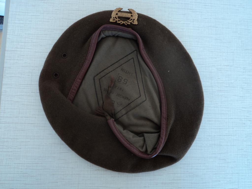 Muts met kentekens van de R O T C, Verzamelen, Militaria | Algemeen, Ophalen of Verzenden