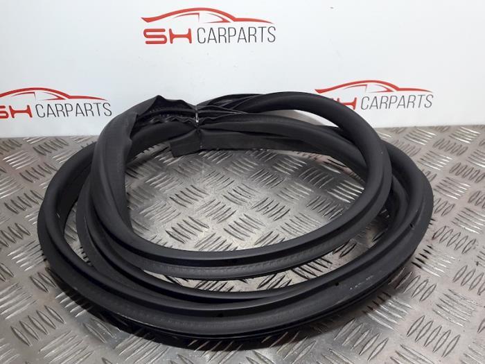 Joint caoutchouc portière 4portes arrière droite d'un Ford, -, 3 mois de garantie, -, -