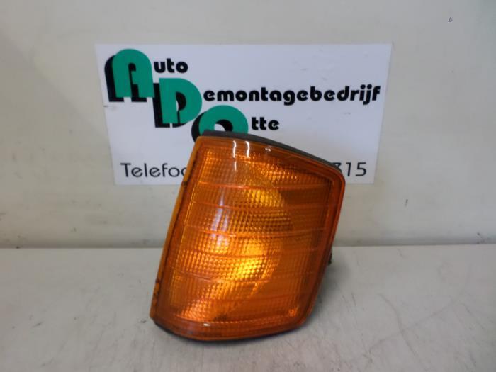 Feu clignotant gauche d'un Mercedes 190E/D (190E/D 82-), Autos : Pièces & Accessoires, Éclairage, Mercedes-Benz, Utilisé, 3 mois de garantie