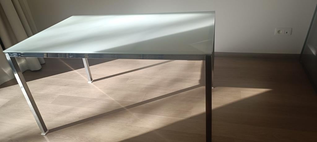 Metalen tafel met glazen blad, Ophalen, Metaal