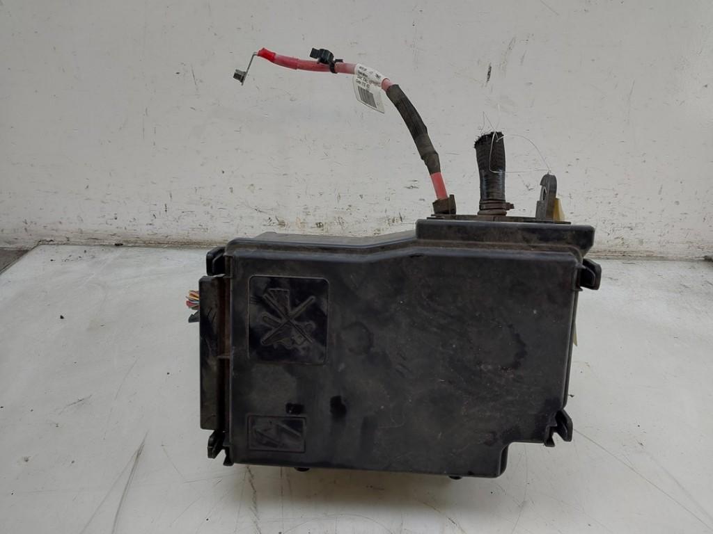 BOITIER FUSIBLES Renault Trafic (1FL / 2FL / 3FL / 4FL), Renault, Utilisé, Peter-Huppertz-Straße 5
51063  Köln, DE, Dialog.deutschland@renault.de