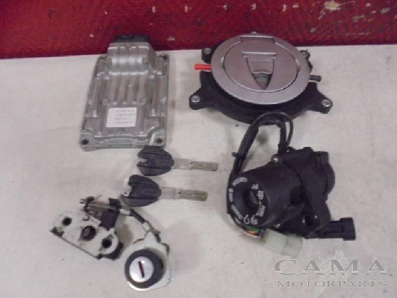 ENSEMBLE DE VERROU ET CYLINDRE DE PORTES Ducati, Motos, Dhr. S. di Majo, Utilisé, Info@cama-motorparts.nl, P.J. Troelstraweg 8 8
3144 CX  MAASSLUIS, NL