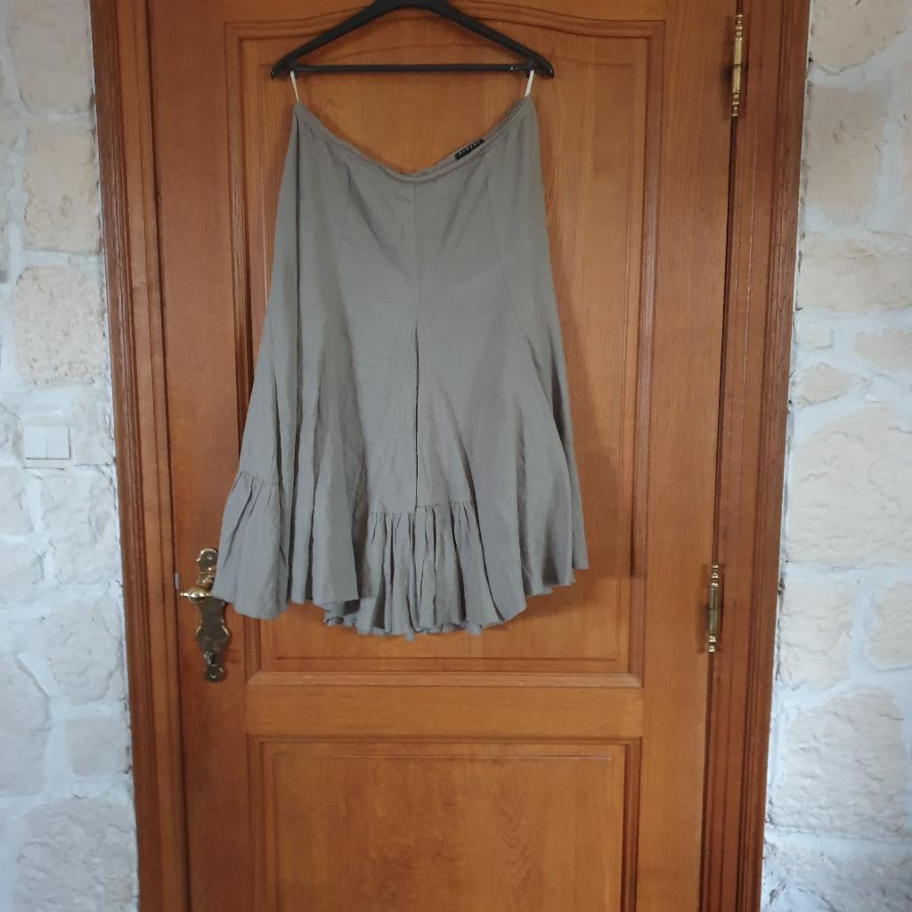 jupe kaki en lin, Enlèvement