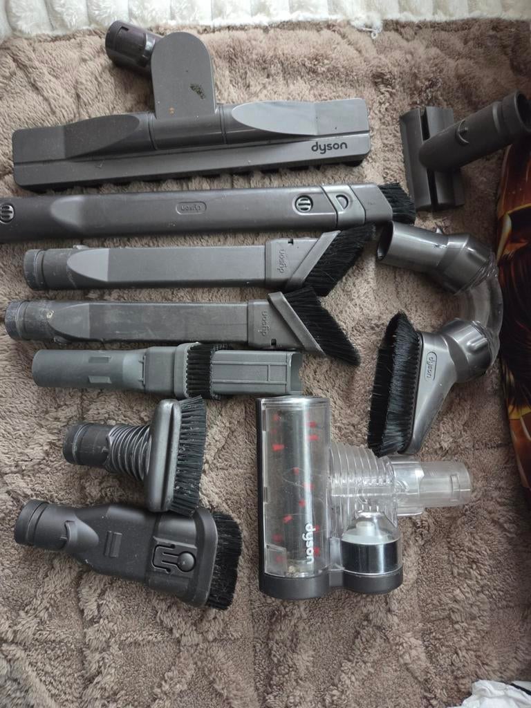 Verschillende onderdelen dyson stofzuiger, Elektronische apparatuur, Stofzuigers, Ophalen, Stofzuiger