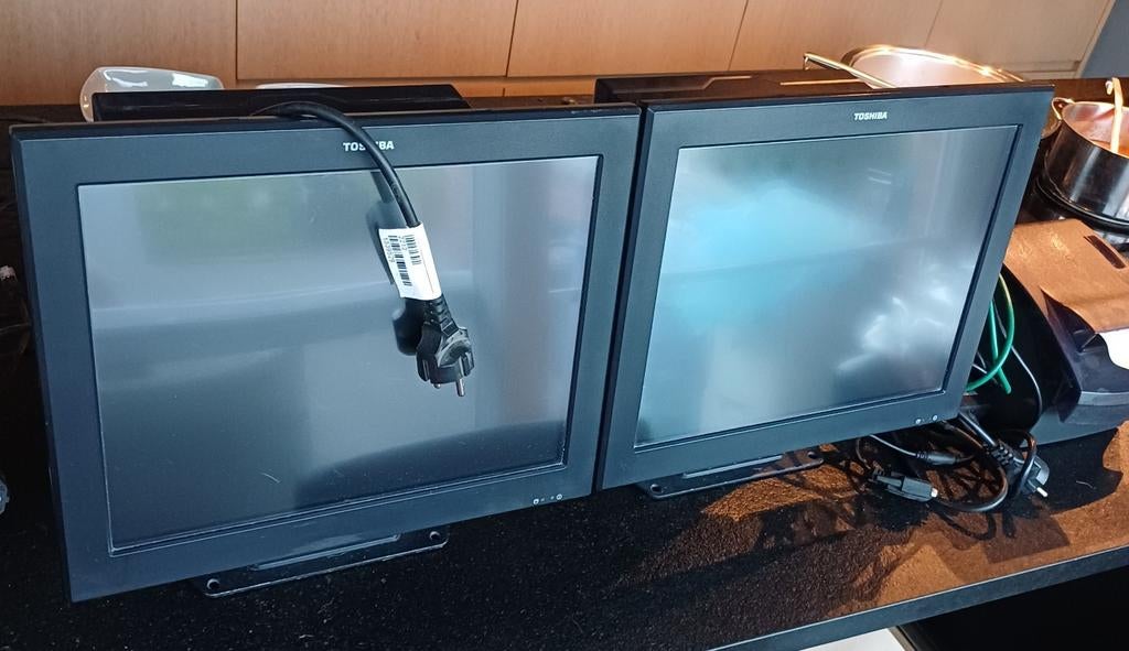 2 caisses enregistreuses + imprimantes Toshiba, Enlèvement