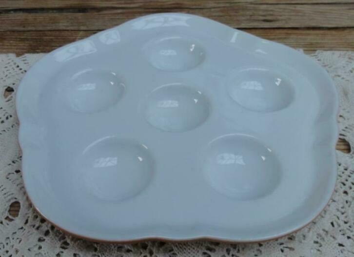 Oranje/ wit eier of slakken schaaltje , S.P.M. Walkure PASEN, Huis en Inrichting, Keuken | Servies, Gebruikt, Overige typen, Overige stijlen