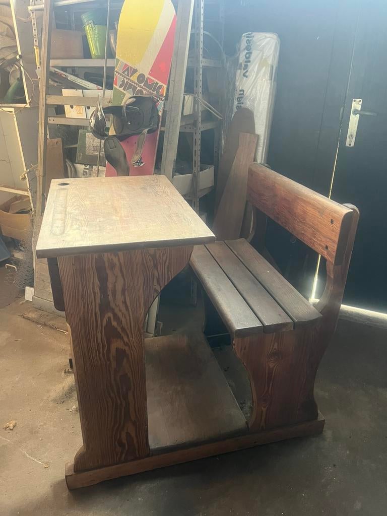 Oude schoolbank, Enlèvement