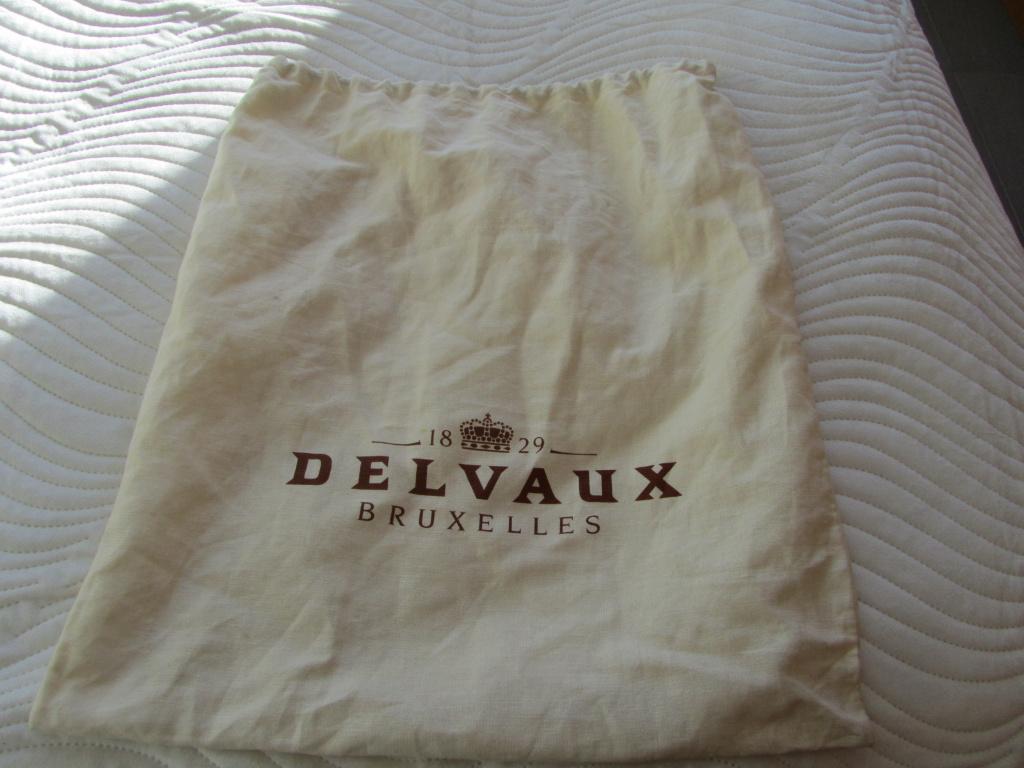 DELVAUX Housse GM siglée, Envoi