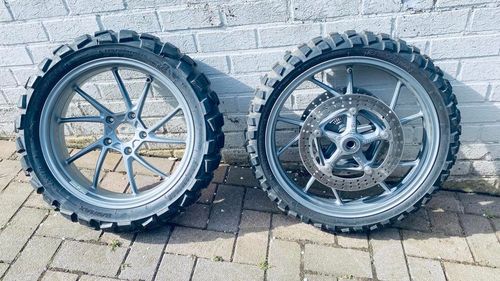 Jeux de roues BMW GS pneus trail, Motos, Enlèvement