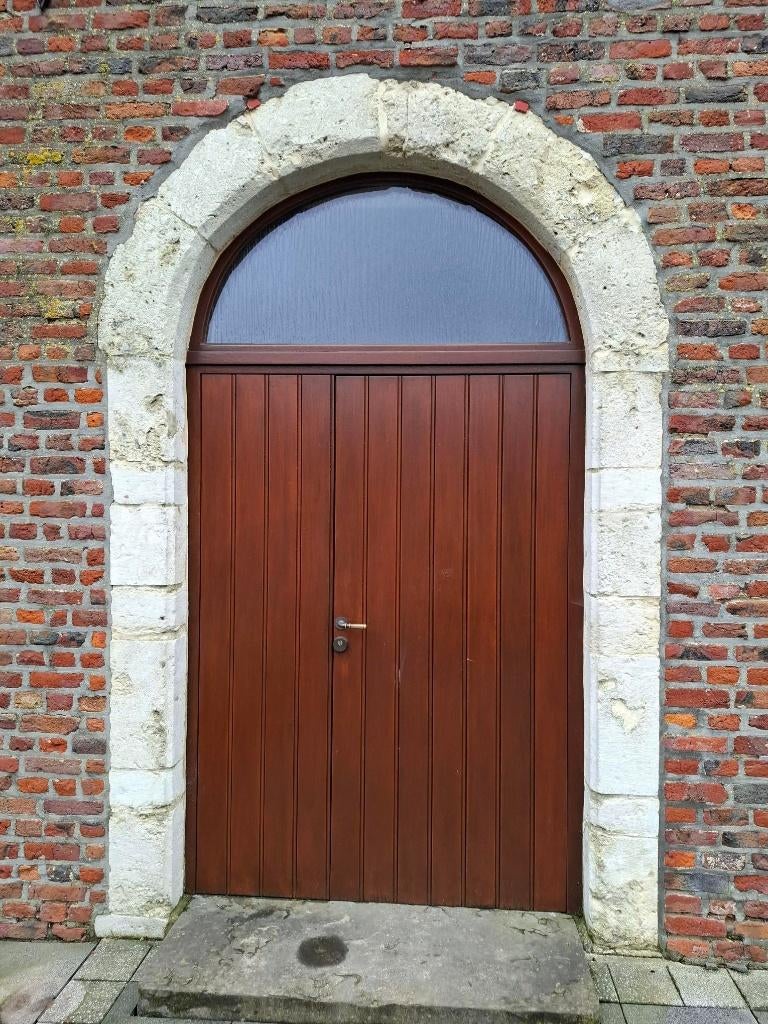 Porte en bois avec encadrement en pierre de Gobertange, Enlèvement, Comme neuf