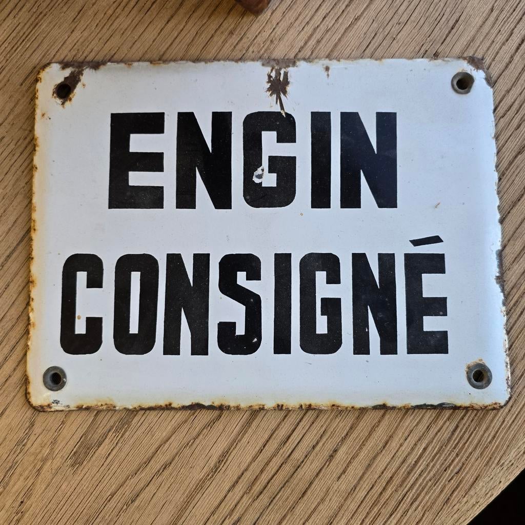 Plaque émaillée Engin Consigne, Antiquités & Art