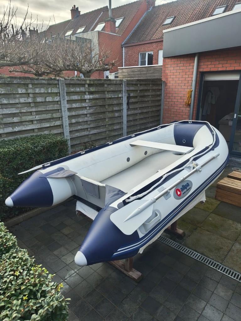 Zeer nette opblaasboot (+3m) compleet met peddels en zitbank, Watersport en Boten, Roeiboten, Ophalen, Zo goed als nieuw, Overige materialen