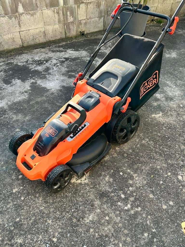 Black+Decker elektrische grasmaaier, Ophalen, Cirkelmaaier, Gebruikt, Accu-grasmaaier