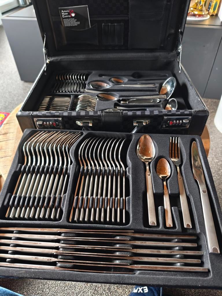 Bestek koffer 70 delig en 8delig messen set masterline, Maison & Meubles, Cuisine | Couverts, Envoi