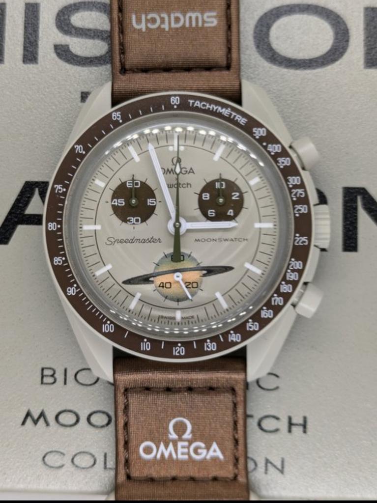 Mission Swatch MoonsWatch vers Saturne, Montre-bracelet, Comme neuf, Autres matériaux, Omega