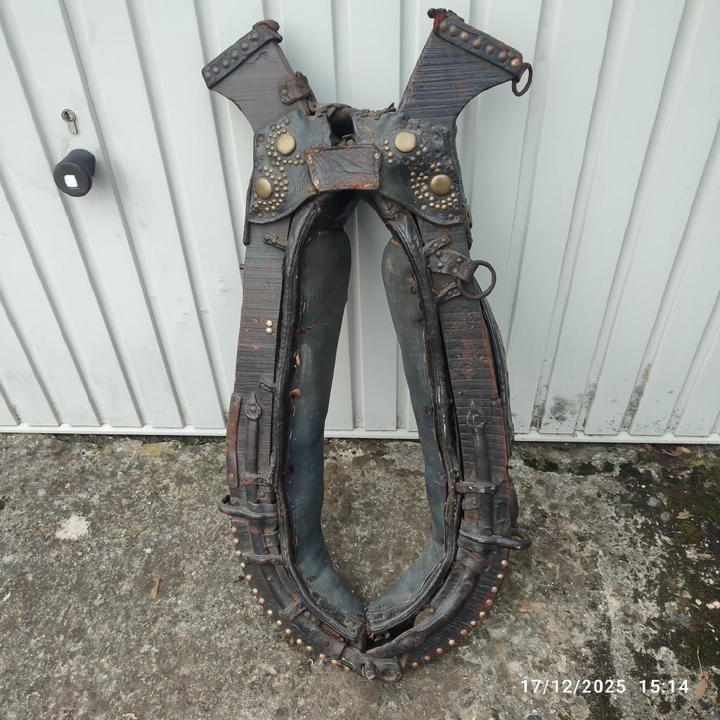 Ancien collier de cheval de trait ., Animaux & Accessoires, Enlèvement, Utilisé, Autres espèces