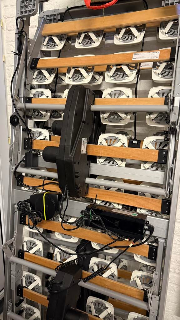 2 Sommiers  électriques TEMPUR 4 moteurs, Enlèvement, Comme neuf