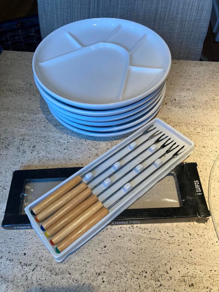 6 assiettes à fondue utilisées + fourchettes, Antiquités & Art, Enlèvement ou Envoi