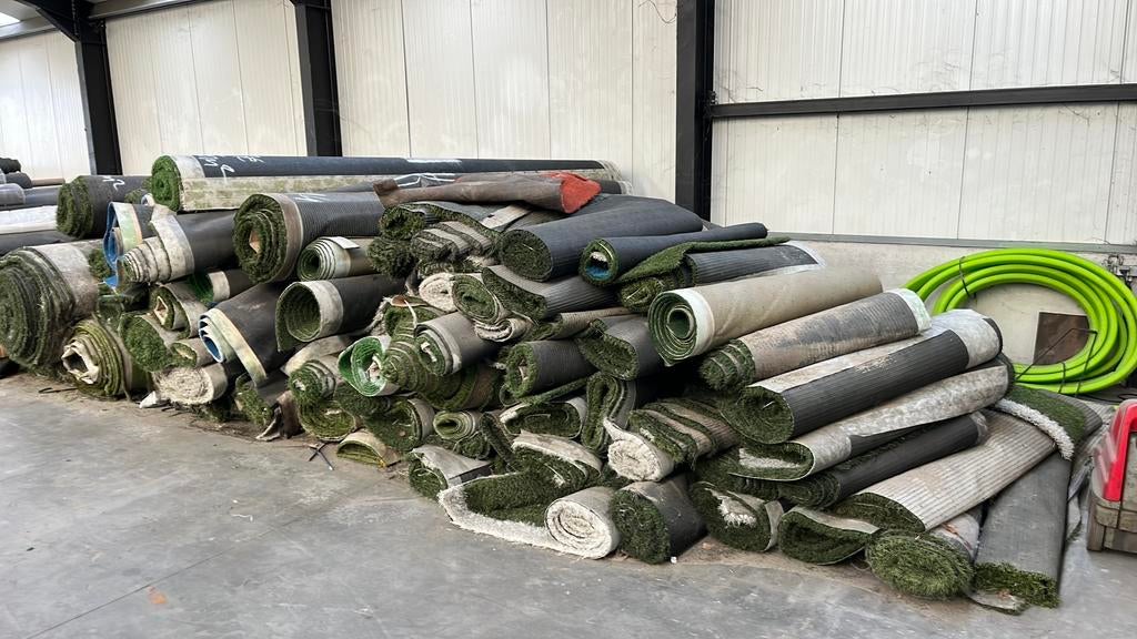 Lot restanten kunstgras van voetbal en hockeyveld. Min 100m2, Tuin en Terras, Gras en Kunstgras, Ophalen, Kunstgras