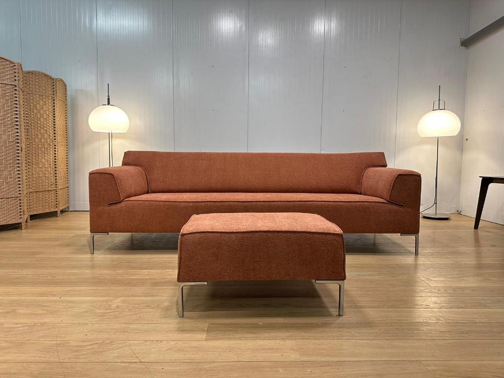 NIEUW geherstoffeerd Design on Stock Bloq 4-zits + hocker, Huis en Inrichting, Zetels | Zetels, 250 tot 300 cm, Nieuw, 75 tot 100 cm