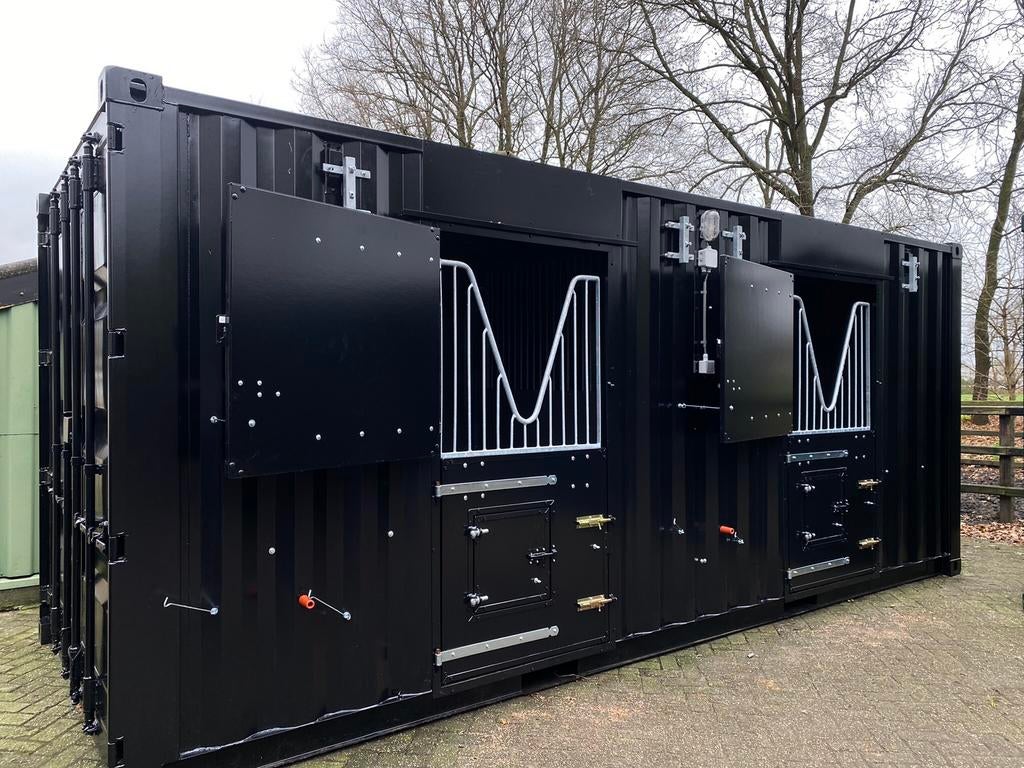 Containerstal., Dieren en Toebehoren, Stalling en Weidegang, Stalling, 2 of 3 paarden of pony's