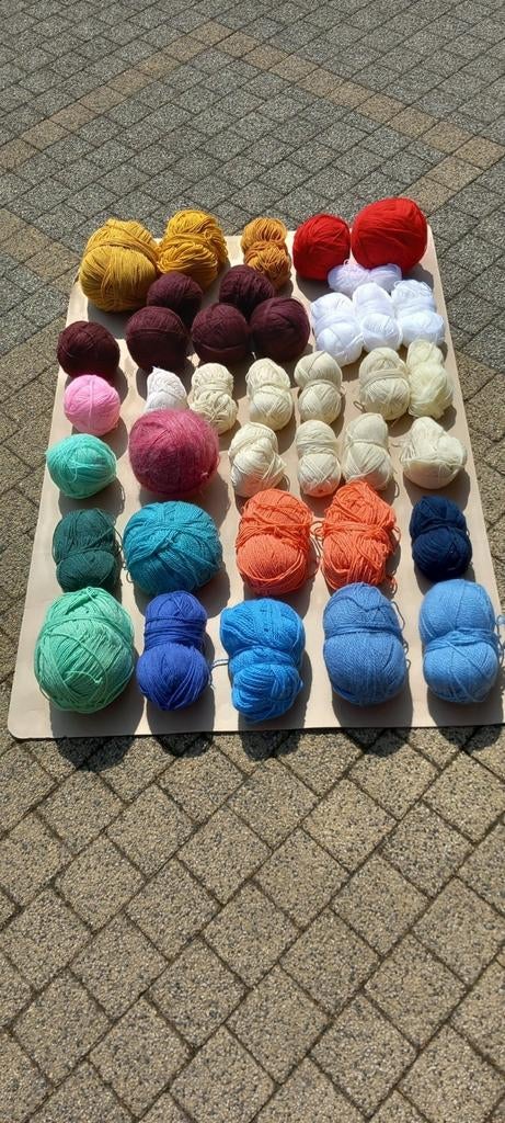 Laine 3,4 kg environ, Enlèvement ou Envoi, Neuf, Tricot ou Crochet, Laine ou Fils