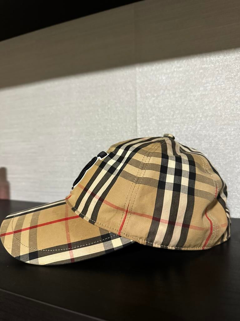 Casquette Burberry, Enlèvement, Porté, 57 cm (M, 7⅛ pouces) ou moins, Casquette