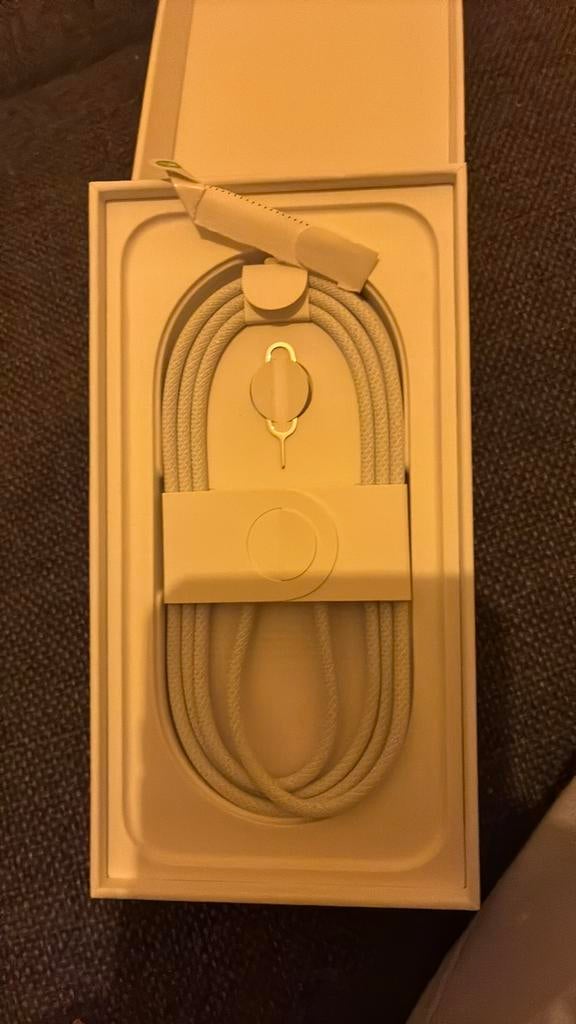 I phone 16 se, Enlèvement, Comme neuf