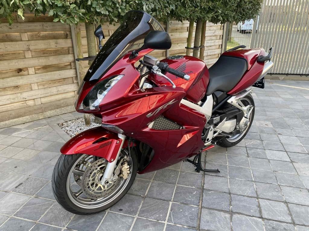 honda vfr 800 v-tec 4/2007 **30000km** ABS**, Permis Moto A, Tourisme, Entreprise, Plus de 35 kW