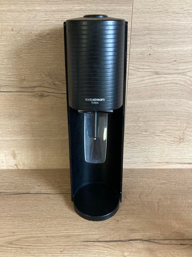 Soda Stream Terra + 2 lege flessen om in te vullen, Elektronische apparatuur, Bruiswatermachines, Ophalen, Zo goed als nieuw