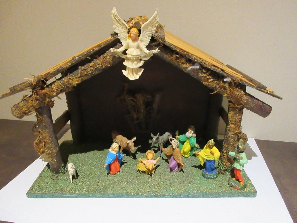 Mooie kerststal met figuurtjes in plastiek, Ophalen