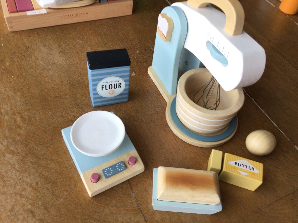 Houten speelgoed, Ophalen