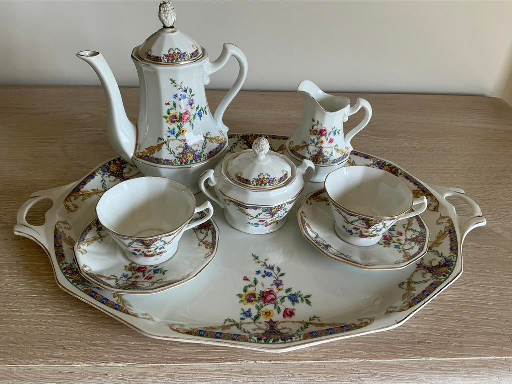 Thé ancien pour deux couverts, Enlèvement