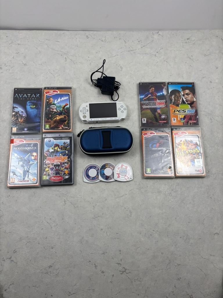 PSP White met 8 games, Games en Spelcomputers, Met games, Wit, Ophalen of Verzenden, Zo goed als nieuw