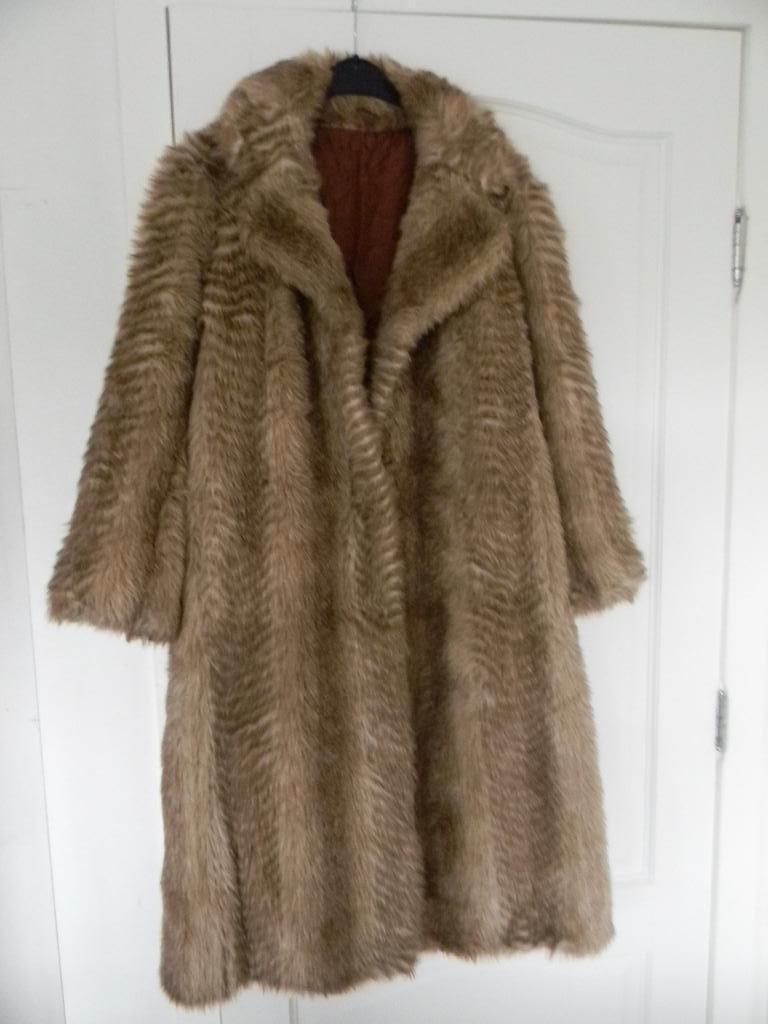 bontmantel (namaak), Kleding | Dames, Jassen | Winter, Ophalen, Zo goed als nieuw, Maat 46/48 (XL) of groter, Bruin