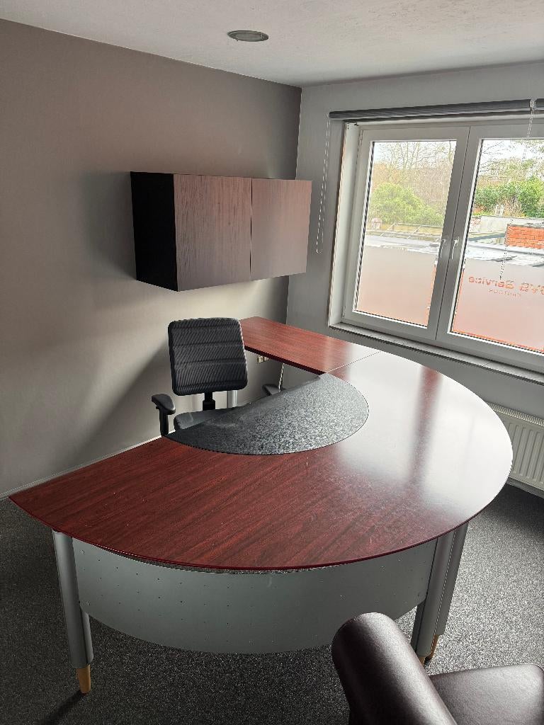 bureau (massief kerselaar)  2 stuks  met  lederen zeteltjes, Huis en Inrichting, Bureaus, Gebruikt, In hoogte verstelbaar, Met wielen