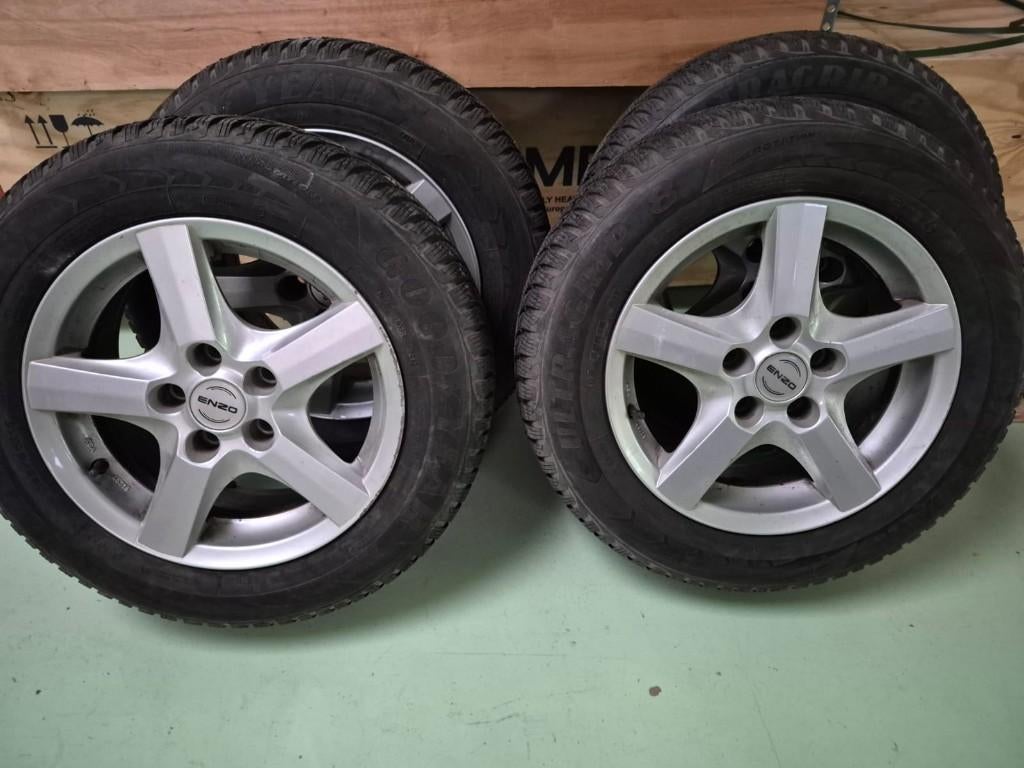 Pneus hiver 195/65/R16 sur jantes Alu 61/2Jx15H2, Autos : Pièces & Accessoires, Pneus hiver, 16 pouces, Véhicule de tourisme, Pneu(s)