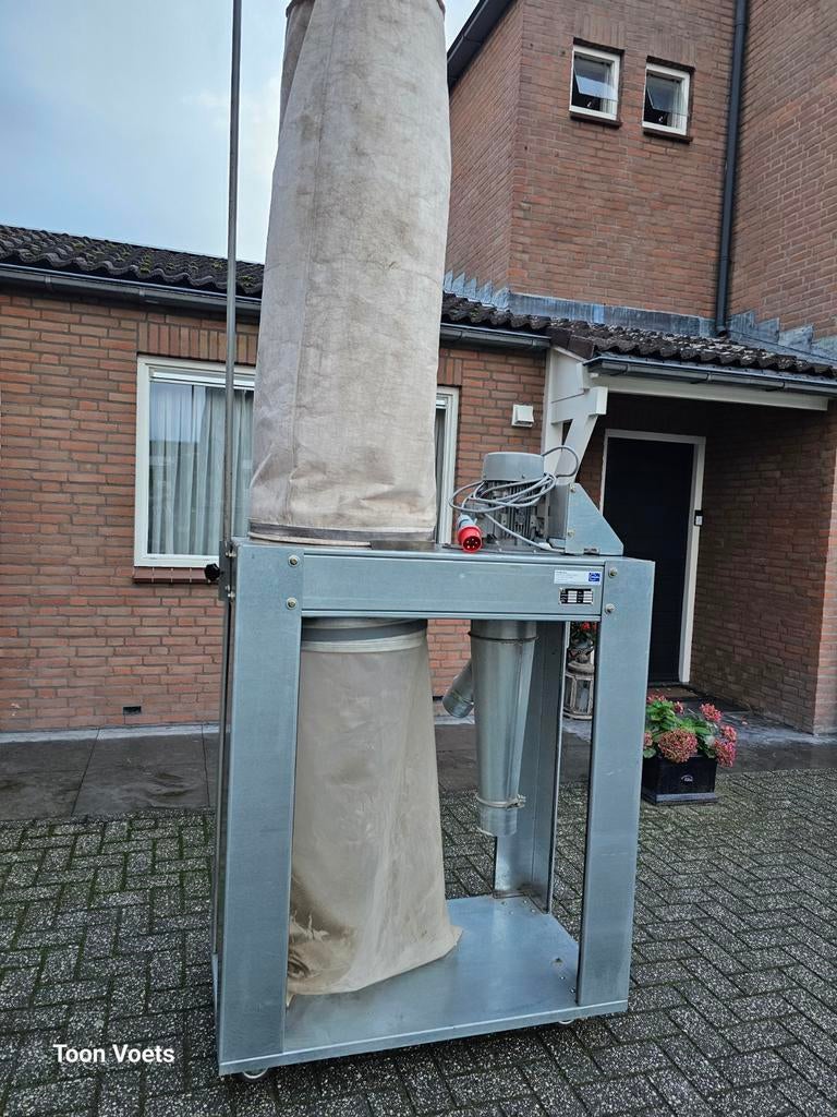 Stofafzuiging  / afzuiger met wat slangen, Doe-het-zelf en Bouw, Ventilatie en Afzuiging, Ophalen, Afzuiger