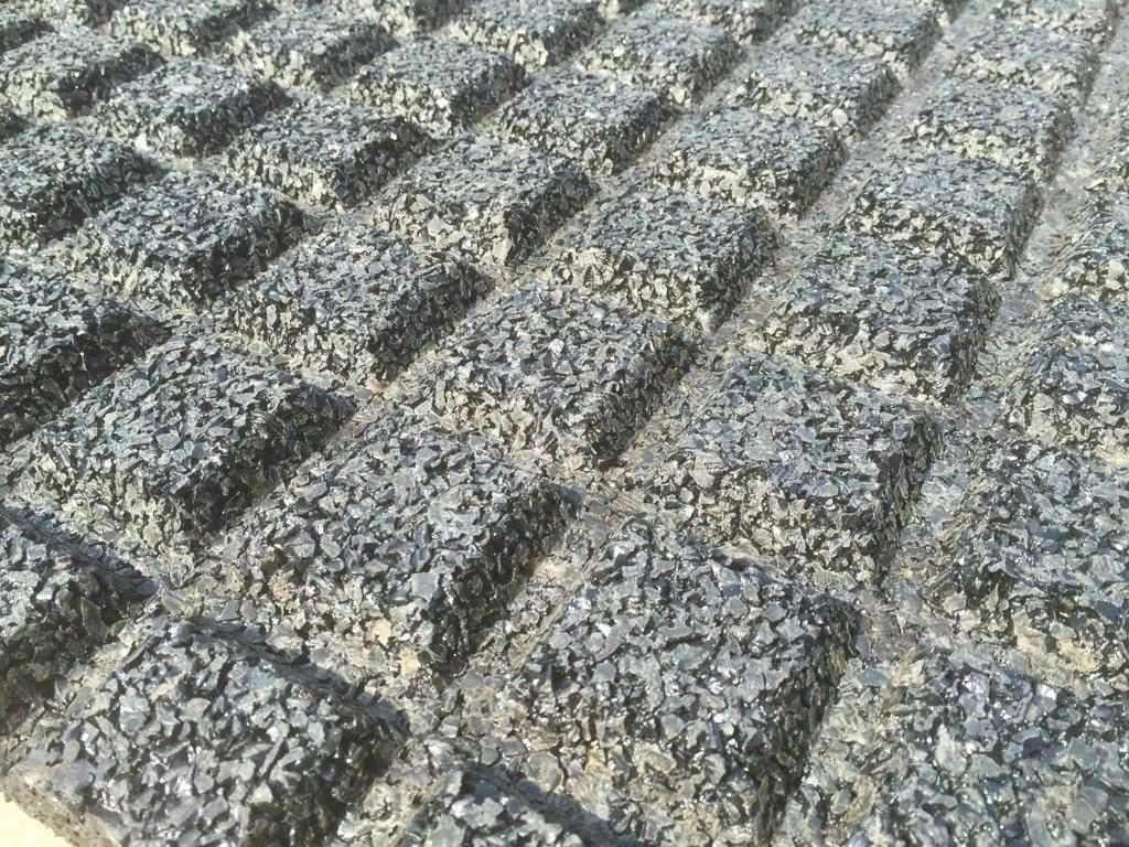 Dalles (neuves) en caoutchouc pour écurie, box, 1mx1mx3cm, Animaux & Accessoires, Box & Pâturages, Kriden, Info@kriden.be, Belgique