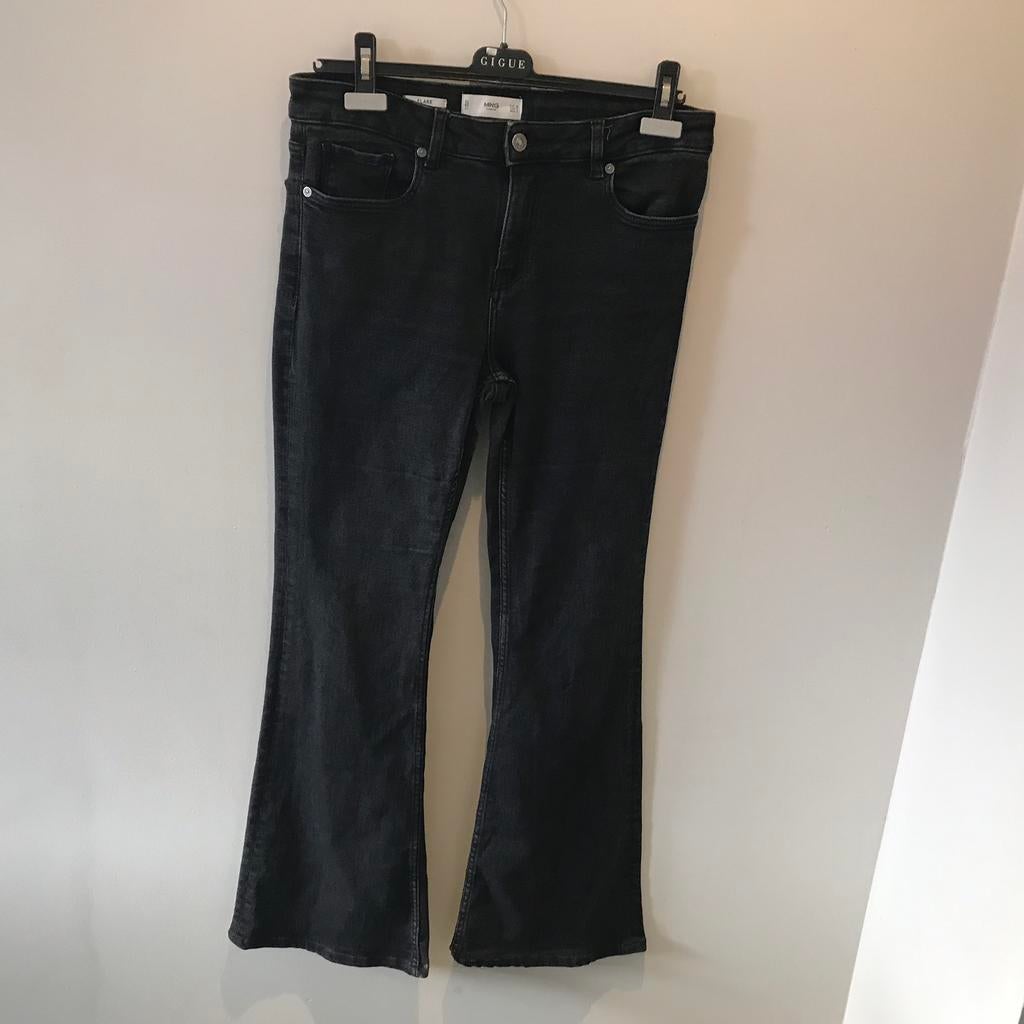 Flare jeans Mango maat 40, Ophalen of Verzenden, Zo goed als nieuw, Zwart, W30 - W32 (confectie 38/40)