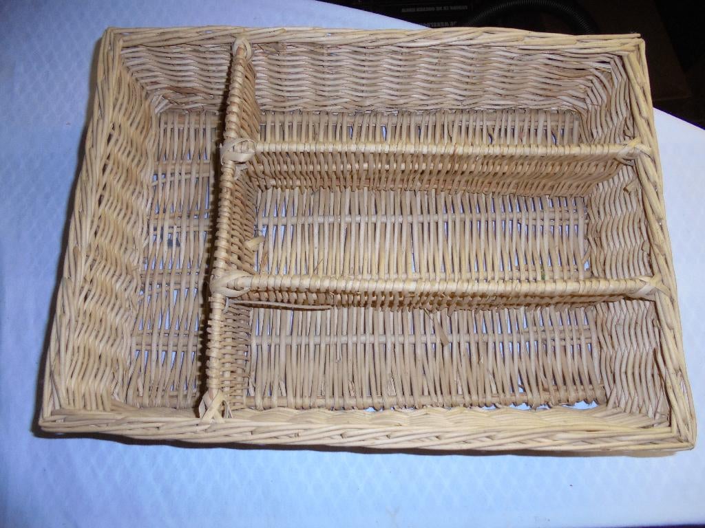 Rieten bestekmand, Huis en Inrichting, Woonaccessoires | Schalen en Manden, Schaal, Ophalen of Verzenden, Zo goed als nieuw, Riet