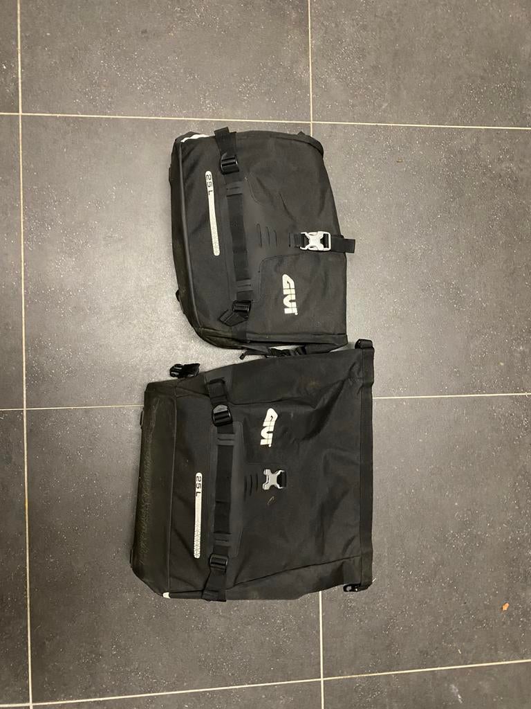 Givi waterdichte zakken, Ophalen, Zo goed als nieuw