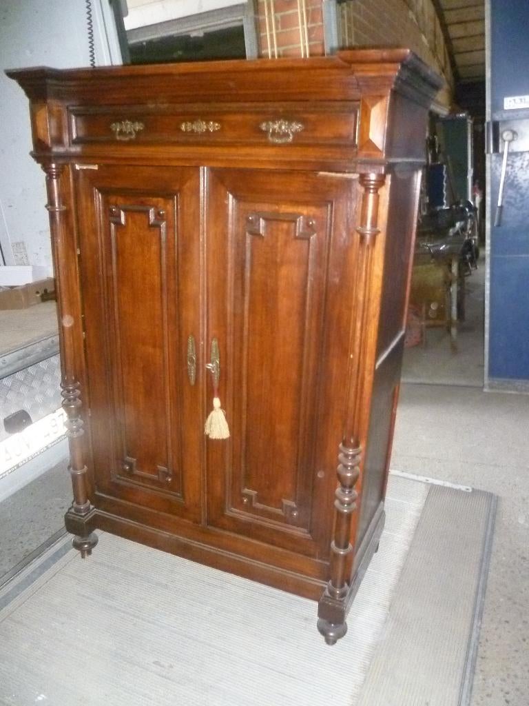 GROOTE MOOIE EIKEN MEIDENKAST, Ophalen