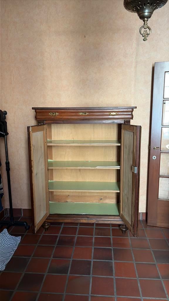 Meidenkast, Ophalen, Zo goed als nieuw